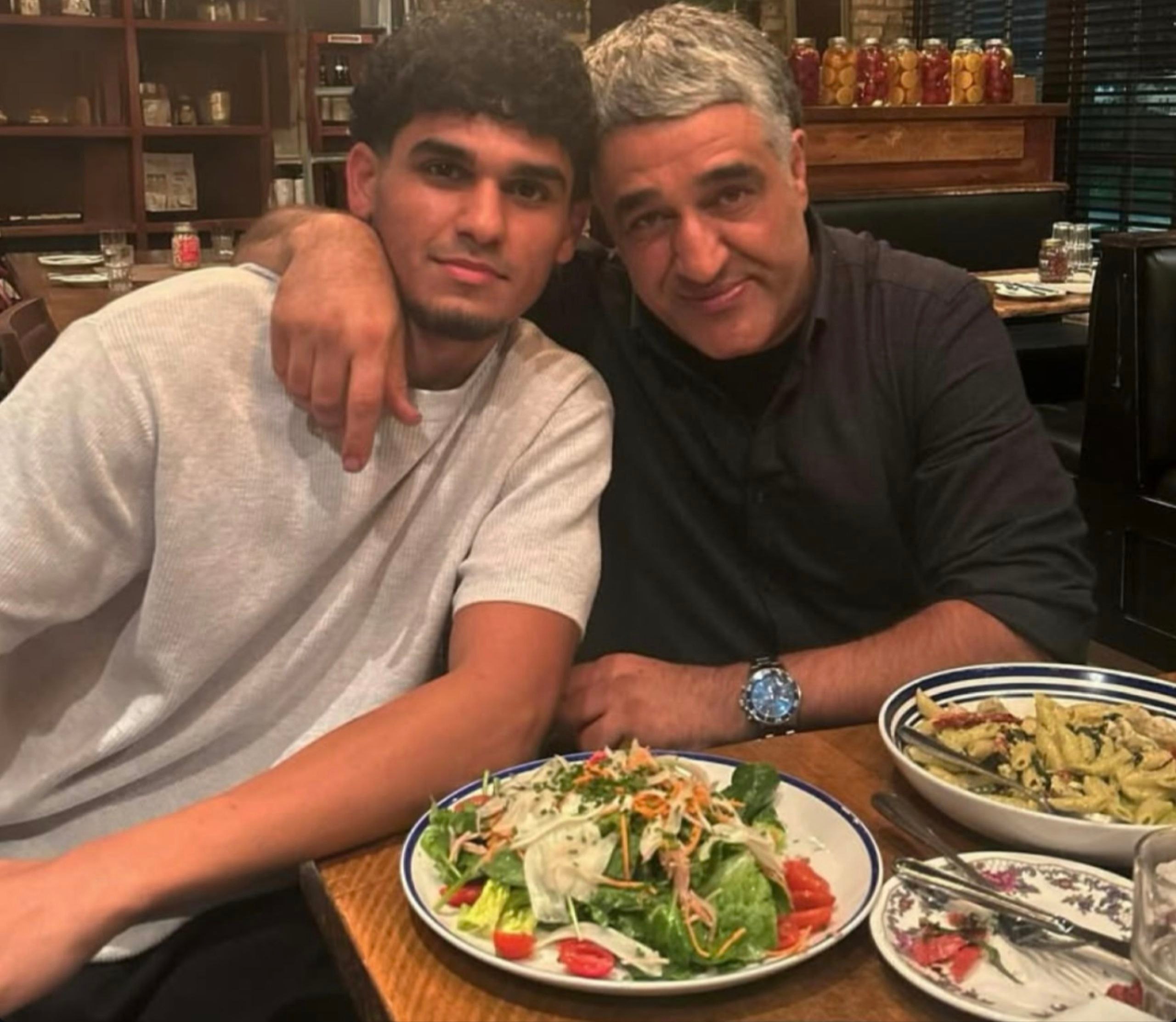 تصویر جدید پژمان جمشیدی با خانواده در کانادا