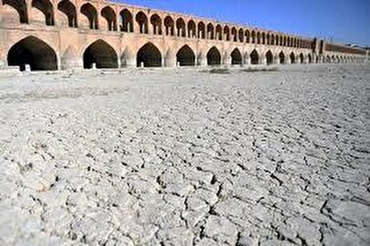 زاینده‌رود به پیست اسب‌سواری تبدیل شد+ فیلم