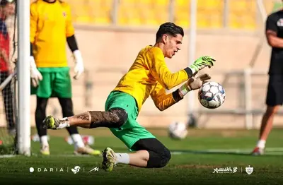 تمرین بازیکنان پرسپولیس در هوای آلوده تهران+ عکس