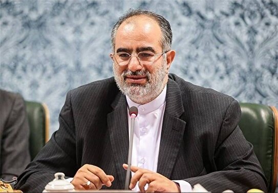 توییت حسام الدین آشنا؛ درباره جانشین پنداری و جانشینی سازی در دورهمی‌های زیرزمینی