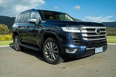 رژه خودرو‌های لوکس معابر شمال تهران را قفل کرد + فیلم