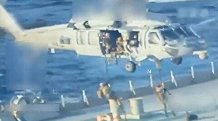 لحظه حمله یگان ویژه نیروی دریایی آمریکا و توقیف نفتکش ونزوئلا + فیلم