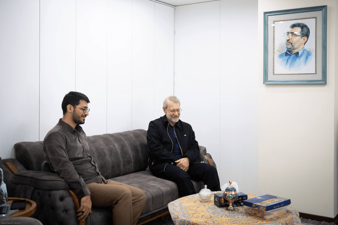 آخرین تصاویر از دیدار علی لاریجانی با خانواده‌ شهیدان حاجی‌زاده و باقری