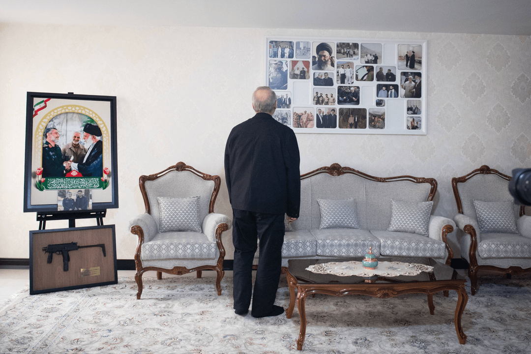 آخرین تصاویر از دیدار علی لاریجانی با خانواده‌ شهیدان حاجی‌زاده و باقری