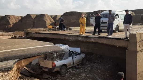 مرگ راننده در سقوط خودرو به شکاف پل