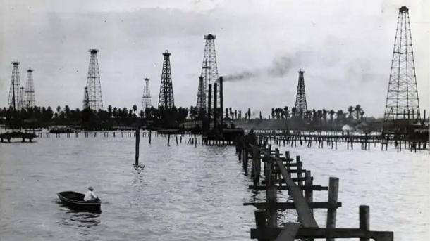 چرا ترامپ ونزوئلا را به سرقت نفت آمریکا متهم می‌کند؟