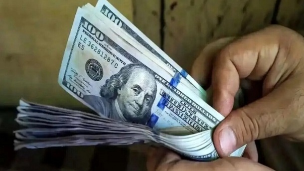 دلار رسمی بالا آمد، دلار آزاد عقب نشست