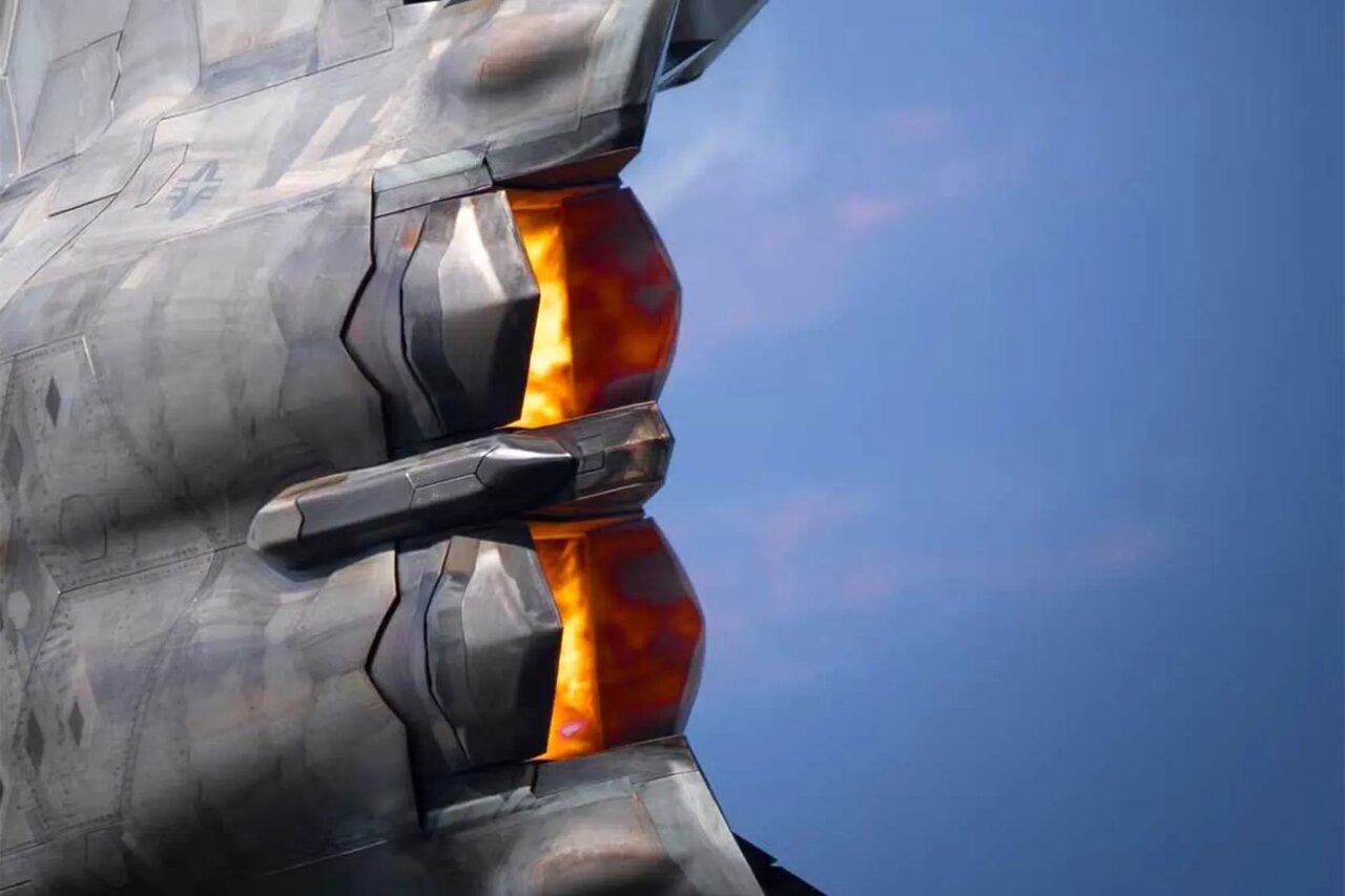 هیولای تشنهٔ آسمان / مصرف سوخت F-۲۲ رپتور شما را شگفتزده میکند