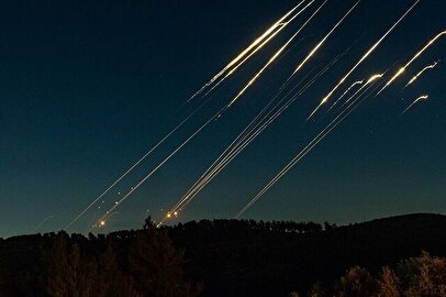 لحظه اصابت موشک به نزدیکی یک سخنرانی مذهبی وایرال شد+ فیلم