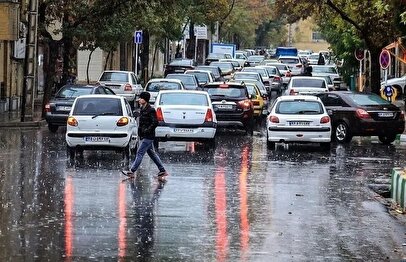 هشدار جدی به پایتخت نشینان/ لغزندگی بیشتر خیابان‌های تهران در پی بارش باران