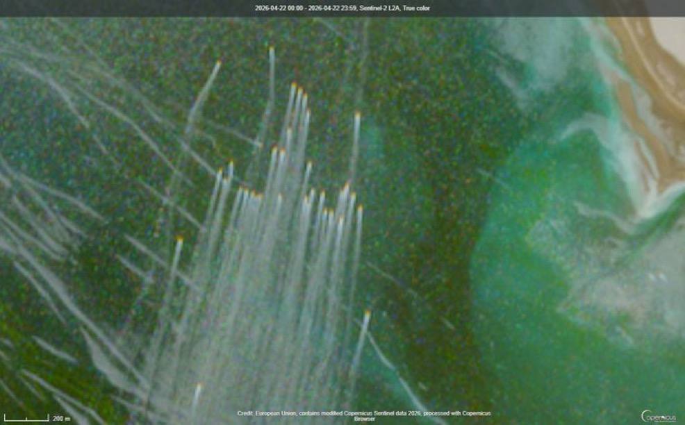 تصاویر ماهواره‌ای از قایق‌های تندرو سپاه در تنگه هرمز