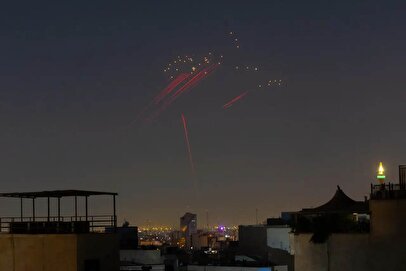 درگیری پدافند با ریزپرنده‌ها در آسمان تهران + فیلم