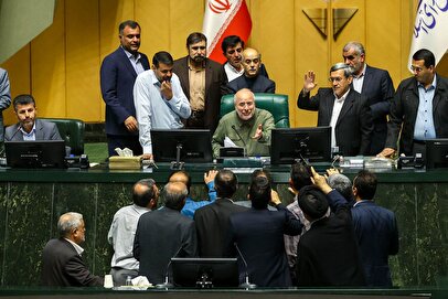 خیز تندرو‌ها برای تغییر موازنه در بهارستان/ رقابت داغ در آستانه انتخابات هیئت‌رئیسه