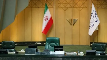 اقدام عجیب چند نماینده در روز انتخابات هیئت‌رئیسه مجلس
