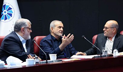 پزشکیان کتش را از تن در آورد/ ماجرای پوشش متفاوت رئیس جمهور در نشست مدیریت آب چیست؟ + تصویر
