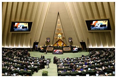 تحصن نمایندگان برای بازگشایی مجلس/ مگر قرار نبود قانون فصل‌الخطاب باشد؟