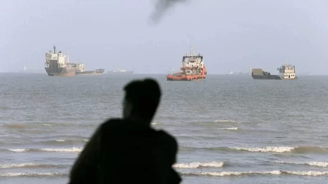 تنگهٔ هرمز همچنان مسدود است
