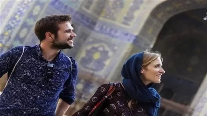 کارت بانکی ریالی برای کدام گردشگر؟