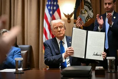 ترامپ-فرمان-کاهش-کلاهبرداری-در-وزارت-خزانه-داری-را-امضا-کرد