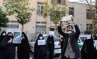 تجمع-مقابل-سفارت-سوئد-به-تحصن-تبدیل-شد-فیلم
