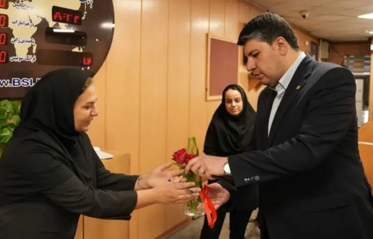 دیدار مدیرعامل بانک صادرات ایران با مشتریان/ بازدید افشین خانی از نقطه آغاز