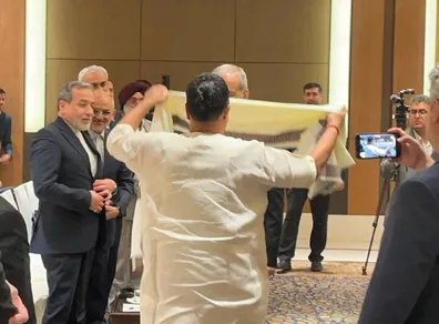 شال-محبت-بر-دوش-پزشکیان-استقبال-متفاوت-هندی-ها-از-رئیس-جمهور-ایران