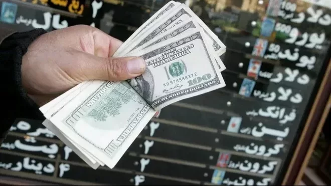 سود دلار بیشتر بود یا طلا؟
